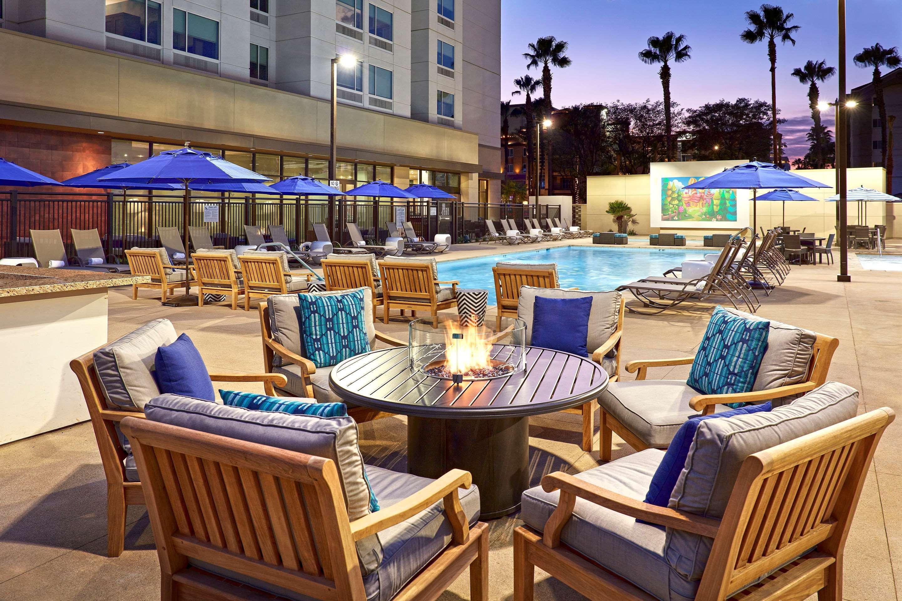 Cambria Hotel & Suites Anaheim Resort Area Экстерьер фото